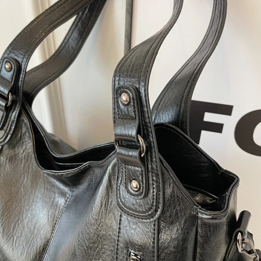 Ladies Handbag – Structured Design – Multiple Compartments – Metal Details – Hand/Shoulder Carryable