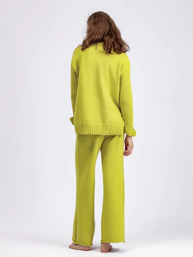 Women's Knitted Set - Chunky Turtleneck Sweater & Wide Pants - Comfortable Fit