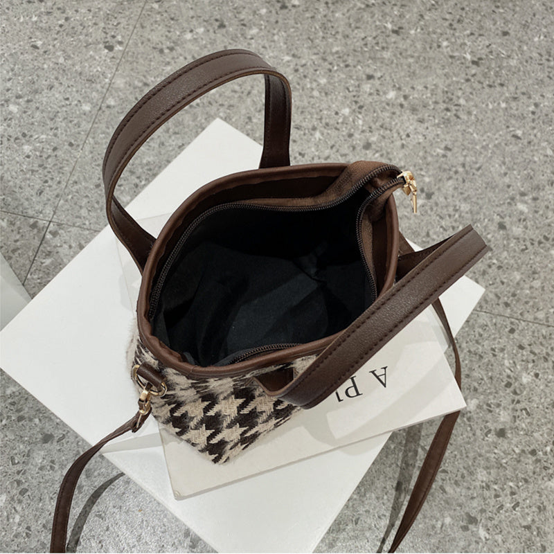 Ladies Handbag – Houndstooth Design – Adjustable Shoulder Strap – Stylish & Functional