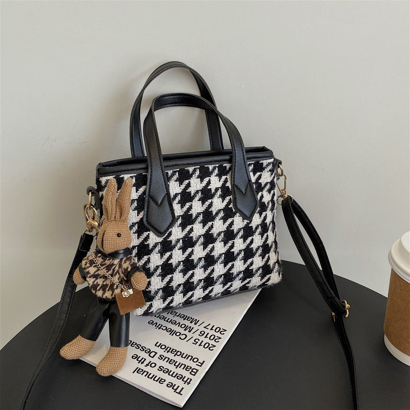Ladies Handbag – Houndstooth Design – Adjustable Shoulder Strap – Stylish & Functional