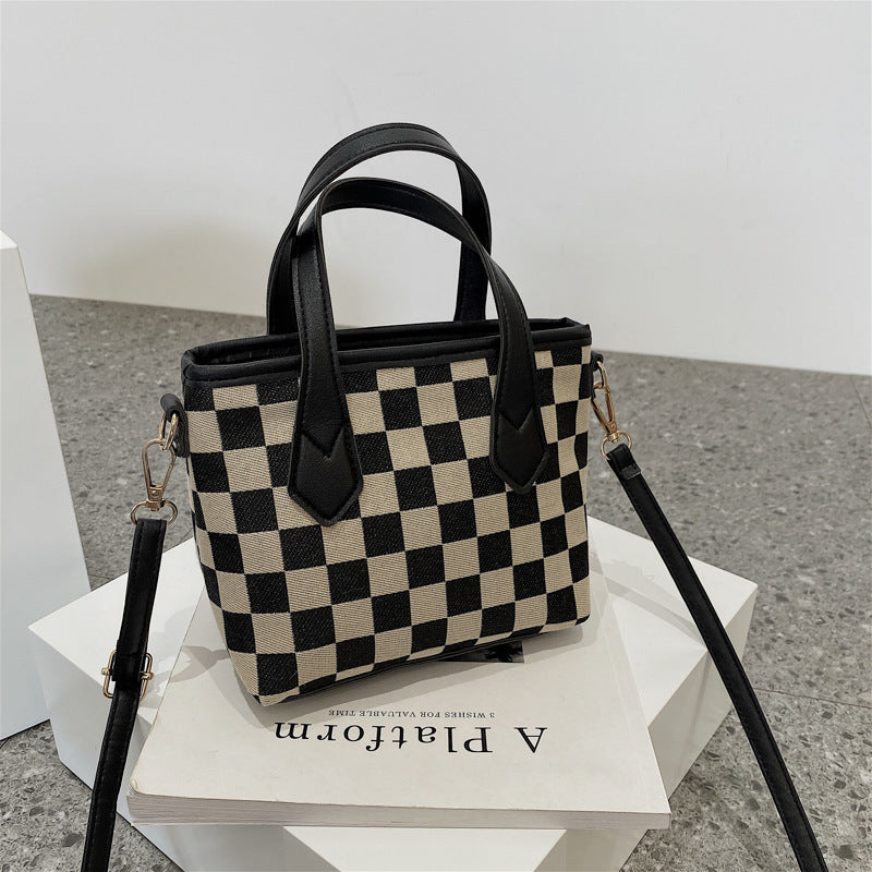Ladies Handbag – Houndstooth Design – Adjustable Shoulder Strap – Stylish & Functional