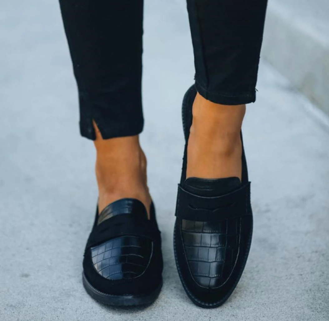 Nyla - Comfortable and Stylish Black Loafers for Women