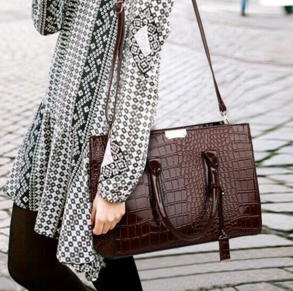 Crocodile-print handbags with large capacity