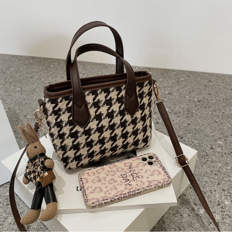 Ladies Handbag – Houndstooth Design – Adjustable Shoulder Strap – Stylish & Functional