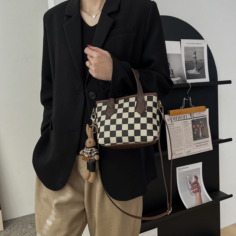 Ladies Handbag – Houndstooth Design – Adjustable Shoulder Strap – Stylish & Functional