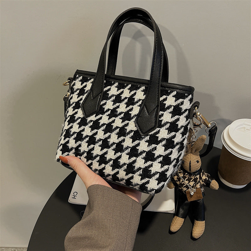 Ladies Handbag – Houndstooth Design – Adjustable Shoulder Strap – Stylish & Functional