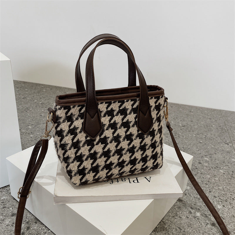 Ladies Handbag – Houndstooth Design – Adjustable Shoulder Strap – Stylish & Functional