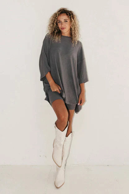 Women's Tunic Top - Oversized Fit - Three-Quarter Sleeve - Round Neck - Casual Comfort