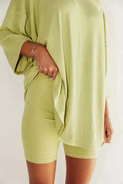 Women's Tunic Top - Oversized Fit - Three-Quarter Sleeve - Round Neck - Casual Comfort