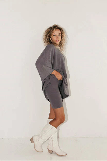Women's Tunic Top - Oversized Fit - Three-Quarter Sleeve - Round Neck - Casual Comfort